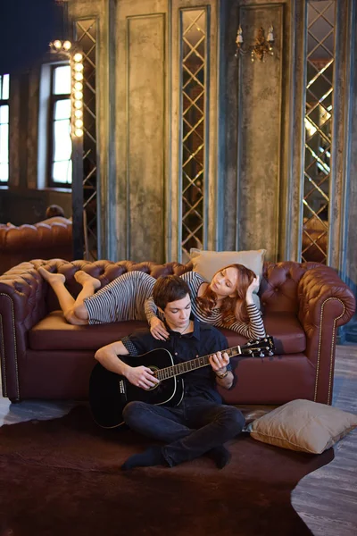 Aşk Romantik Çift gitar 