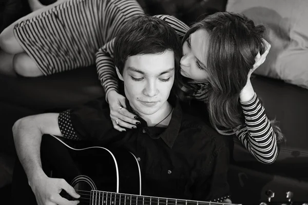 Aşk Romantik Çift gitar 