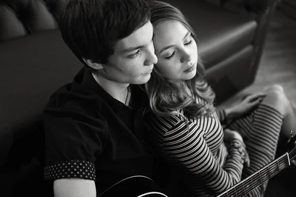 Aşk Romantik Çift gitar 