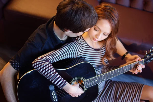Aşk Romantik Çift gitar 