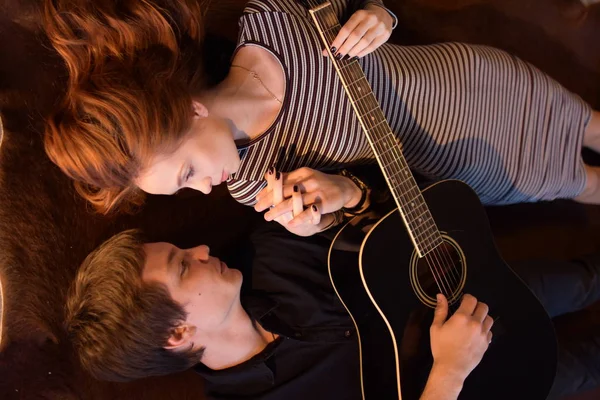 Aşk Romantik Çift gitar 