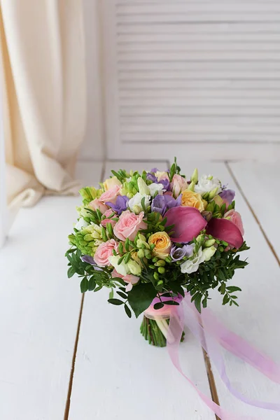 春の結婚式のための明るい花の花束 ロイヤリティフリーのストック画像
