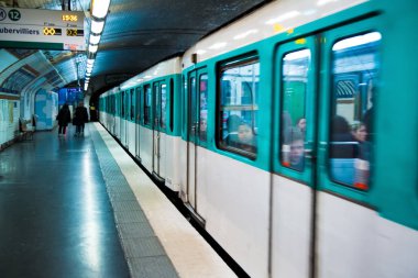 Paris Metro İstasyonu