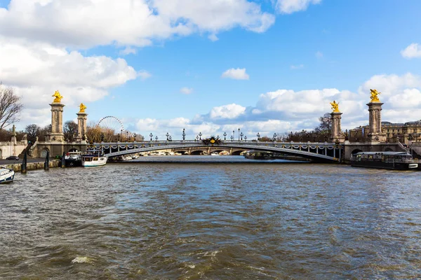 Ponte no rio Sena em Paris — Fotografia de Stock