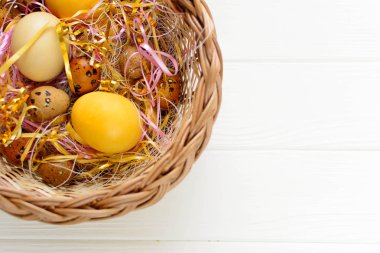 sepet yumurta Paskalya renkli 