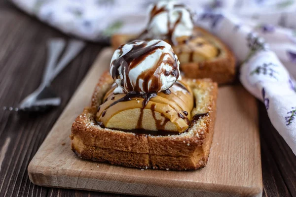 Baked apples with toast and ice cream on a rustic background — Stock Photo, Image
