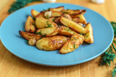 Tuz karabiber ve kimyon ile kavrulmuş patates