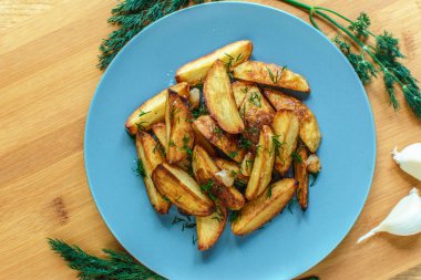 Tuz karabiber ve kimyon ile kavrulmuş patates