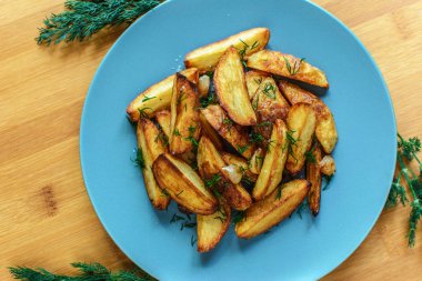 Tuz karabiber ve kimyon ile kavrulmuş patates