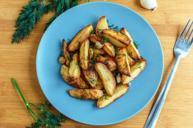 Tuz karabiber ve kimyon ile kavrulmuş patates