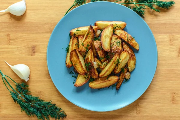 Жареный картофель с соленым перцем и тмином — стоковое фото
