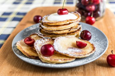 Tatlı meyveler ve meyve ile krep