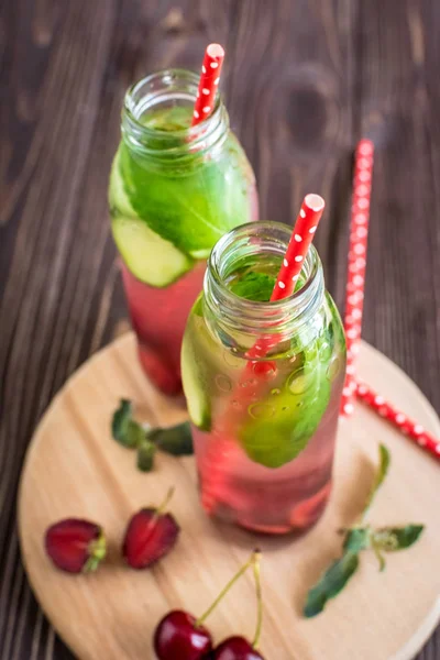 Detox water infused with fruits — Stock Photo, Image