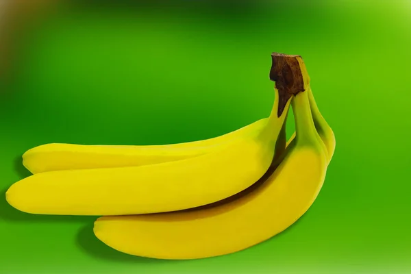 Banane meyve doğa tropikal izole sarı arka plan — Stok fotoğraf