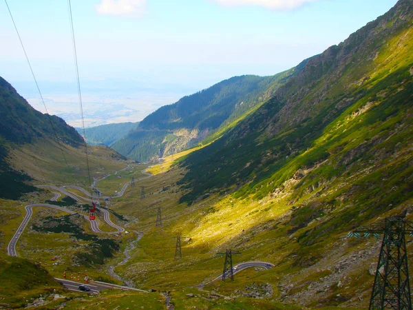 Ormanlar yeşil bulutlar doğa hills su — Stok fotoğraf