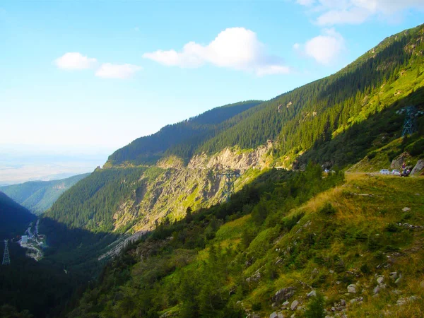 Natur Hügel Wasser Wälder grüne Wolken — Stockfoto