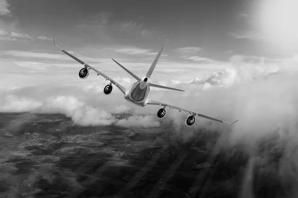 Avião no céu viagem de voo transporte avião fundo sol — Fotografia de Stock