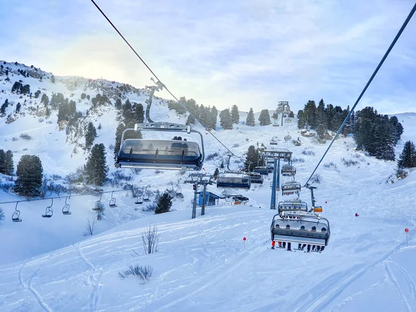 Telesilla Esquí Montañas Nevadas Invierno Naturaleza —  Fotos de Stock