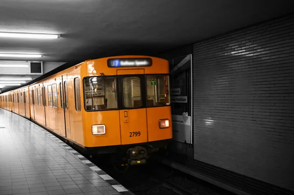 Жовтий Трамвай Поїзд Bahn Берліні Транспортний Чорний Білий Колір — стокове фото