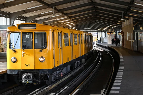 Sarı Tramvay Berlin Bahn Treni Nakliye Aracı Siyah Beyaz Renk — Stok fotoğraf