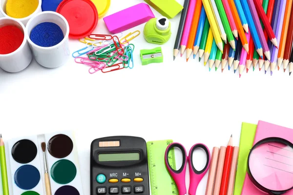 okul ve ofis malzemeleri. okul arka plan. renkli kalemler, kalem, ağrıları, kağıt, okul ve öğrenci eğitim üzerinde beyaz izole