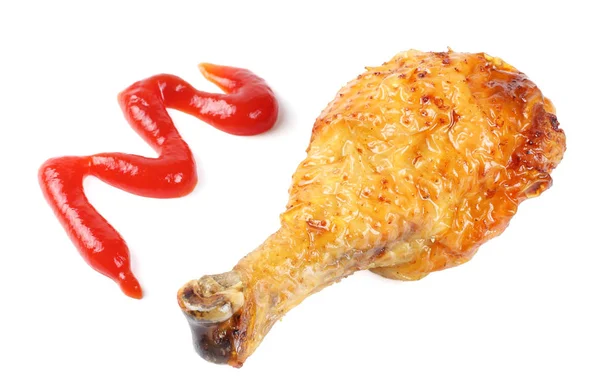 Gegrillte Hähnchenkeule mit Ketchup isoliert auf weiß — Stockfoto
