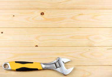 Endüstriyel araçlar kopya alanı ile ışık ahşap zemin üzerinde. Üstten Görünüm. Araçlar doku