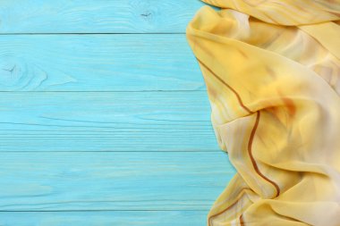 Yaz mavi arka plan. Plaj yaz aksesuarları en iyi manzara mavi ahşap arka plan üzerinde. Spa ya da sağlık kavramı için yatay çerçeve