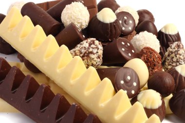 çikolata şekerleme şeker karışımı beyaz izole