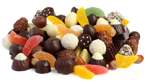 Blandning av choklad godis godis isolerad på vit — Stockfoto