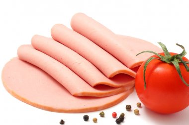 Beyaz izole haşlanmış jambon sosis dilimli
