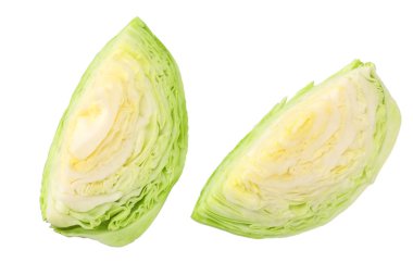 Beyaz arkaplanda izole edilmiş yeşil lahana kesimi 