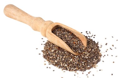 Beyaz arka planda izole edilmiş tahta kaşıkta chia tohumları. 