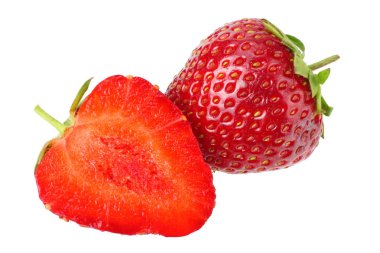 Dilimlenmiş çilek beyaz arka planda izole edilmiş. 