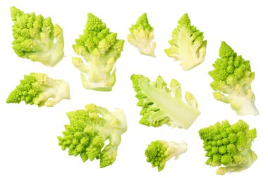 Romanesco brokoli beyaz arka planda izole edilmiş. Roma karnabaharı. en üstteki görünüm 