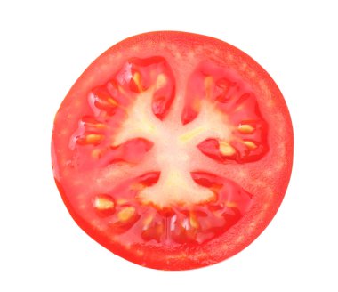 Beyaz arkaplan görünümünde izole edilmiş domates dilimleri 