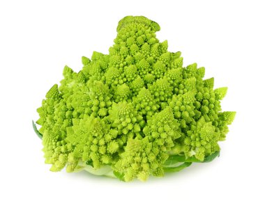 Romanesco brokoli beyaz arka planda izole edilmiş. Roma karnabaharı. 