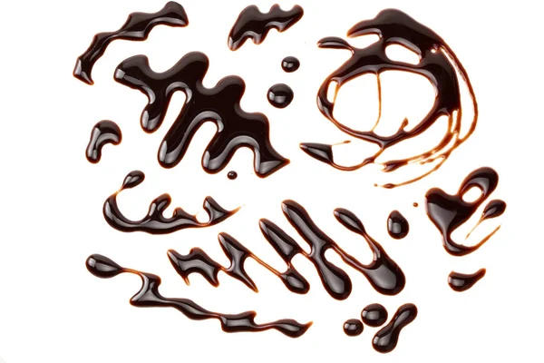 白地に隔離されたチョコレートソース。チョコレート波 — ストック写真