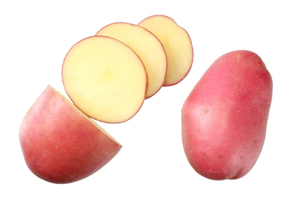 Сира червона картопля зі скибочками ізольована на білому тлі. вид зверху — стокове фото