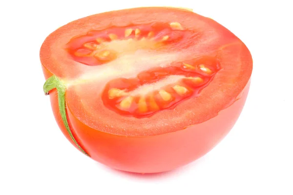 Beyaz arkaplanda izole edilmiş domates dilimi — Stok fotoğraf