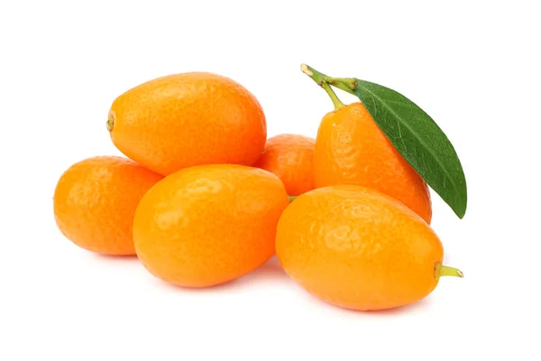 Cumquat of kumquat geïsoleerd op witte achtergrond — Stockfoto