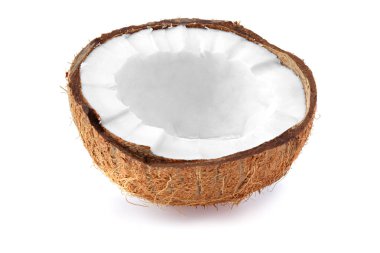 Beyaz arka planda yarım hindistan cevizi izole edilmiş. Sağlıklı yemek.