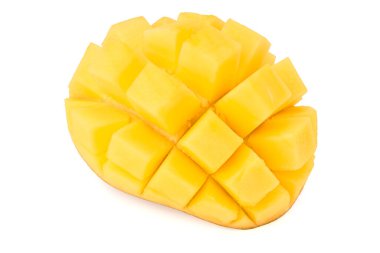 Beyaz arka planda izole edilmiş taze mango.