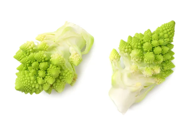 Gesneden Romaanse Broccoli Geïsoleerd Witte Achtergrond Romeinse Bloemkool Bovenaanzicht — Stockfoto