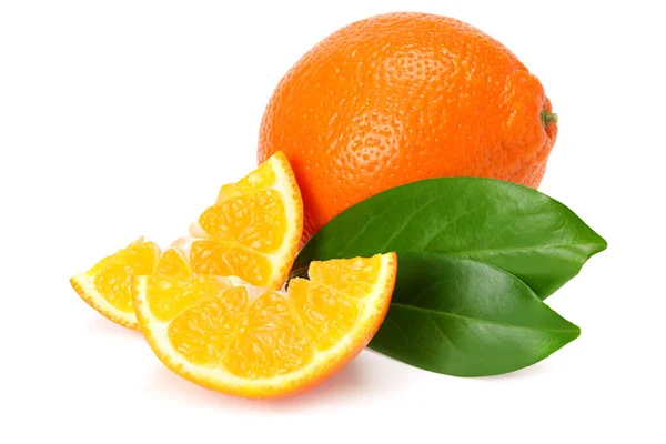 橘红色或迷迭香 有切片和绿色叶子隔离在白色背景 唐人街柑橘类水果 — 图库照片
