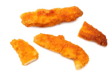 Tavuk külçeleri beyaz arka planda izole edilmiş. Fast food