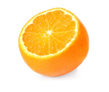 Beyaz arka planda izole edilmiş dilimleri olan mandarin.