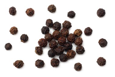 Beyaz arka planda karabiber izole edilmiş. en üstteki görünüm