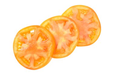 Beyaz arkaplan görünümünde izole edilmiş domates dilimleri