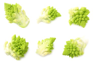 Dilimlenmiş Romanesco brokoli beyaz arka planda izole edilmiş. Roma karnabaharı. en üstteki görünüm
